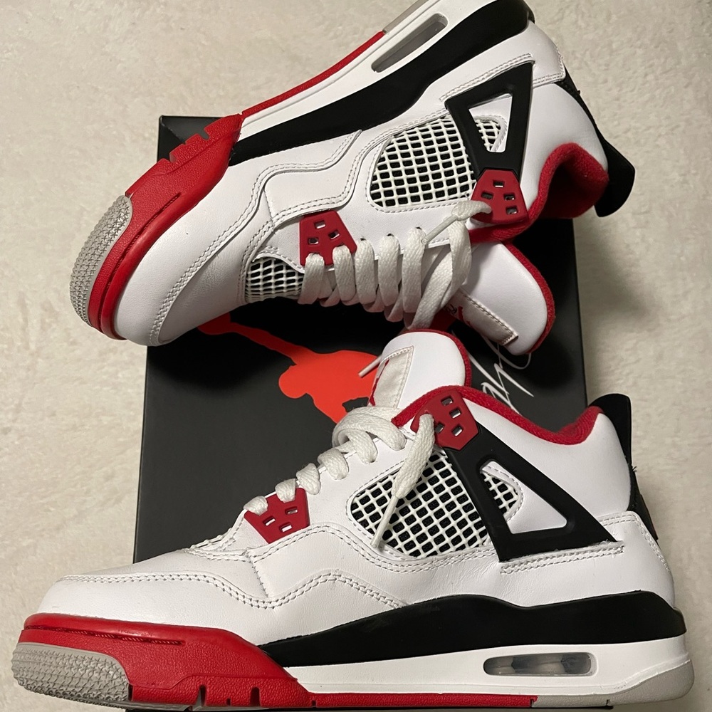 Fire red 4s - Picture 2 of 4